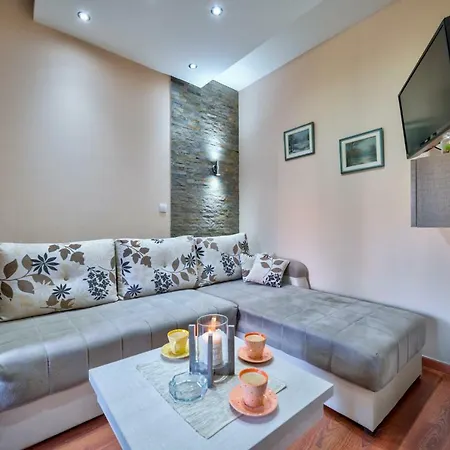 Apartment Aura *