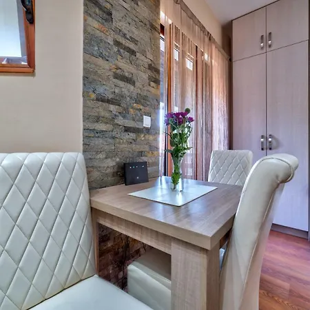 Aura Apartment *